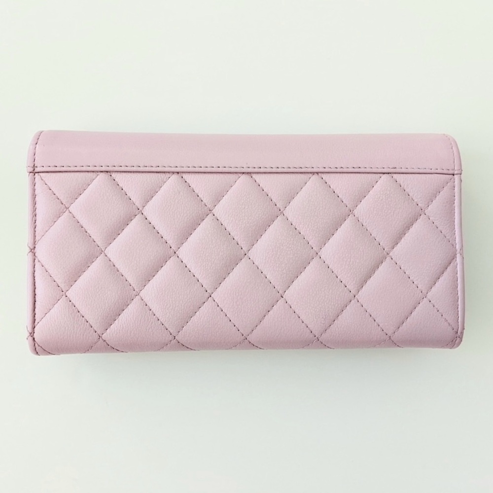 CHANEL Light Pink Quilted Clutch - Picture 2 of 14
